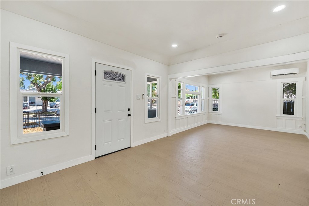 1020 W 70th Street