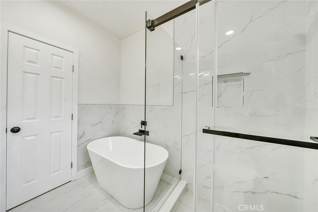1020 W 70th Street