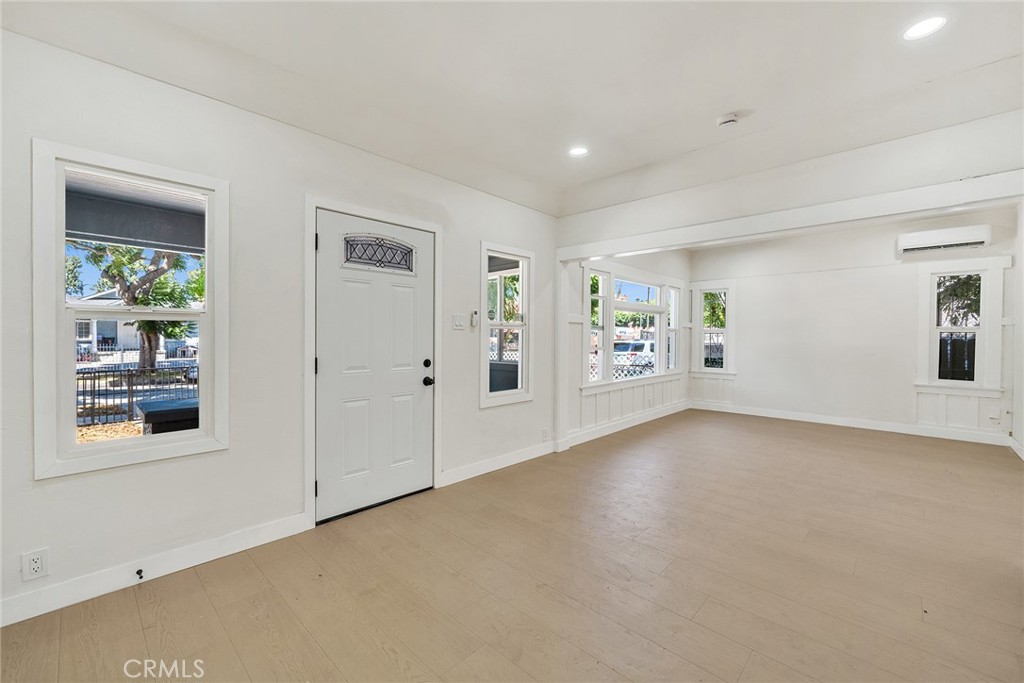 1020 W 70th Street