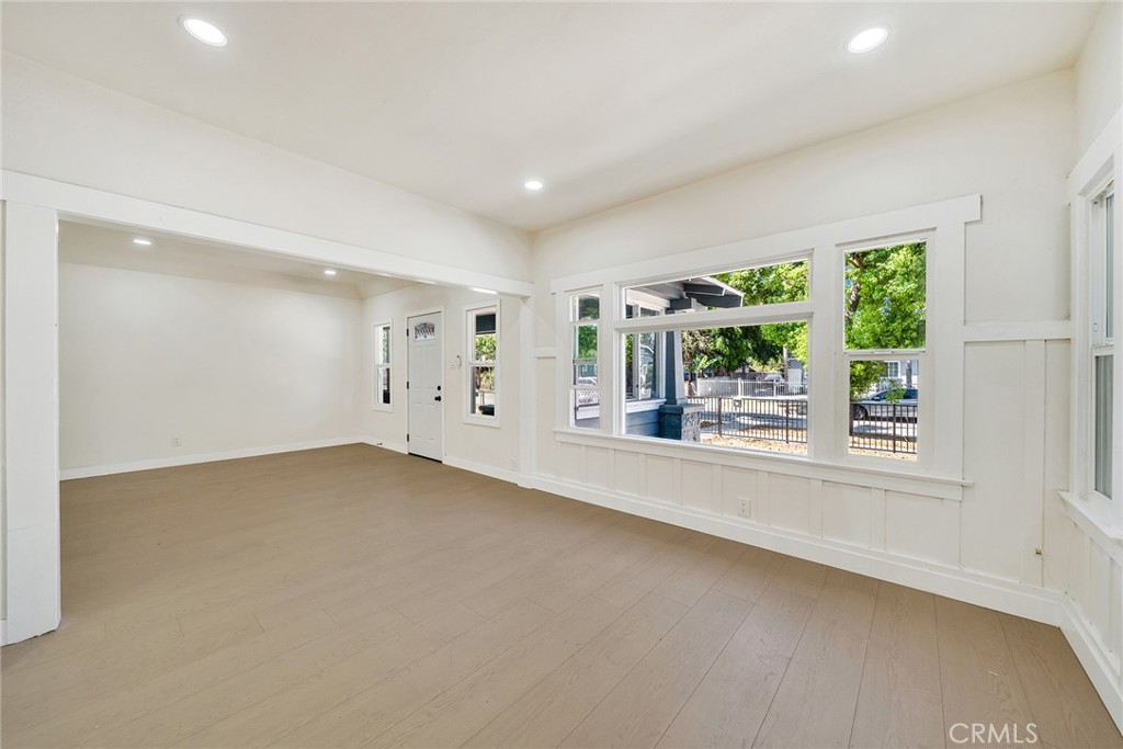 1020 W 70th Street