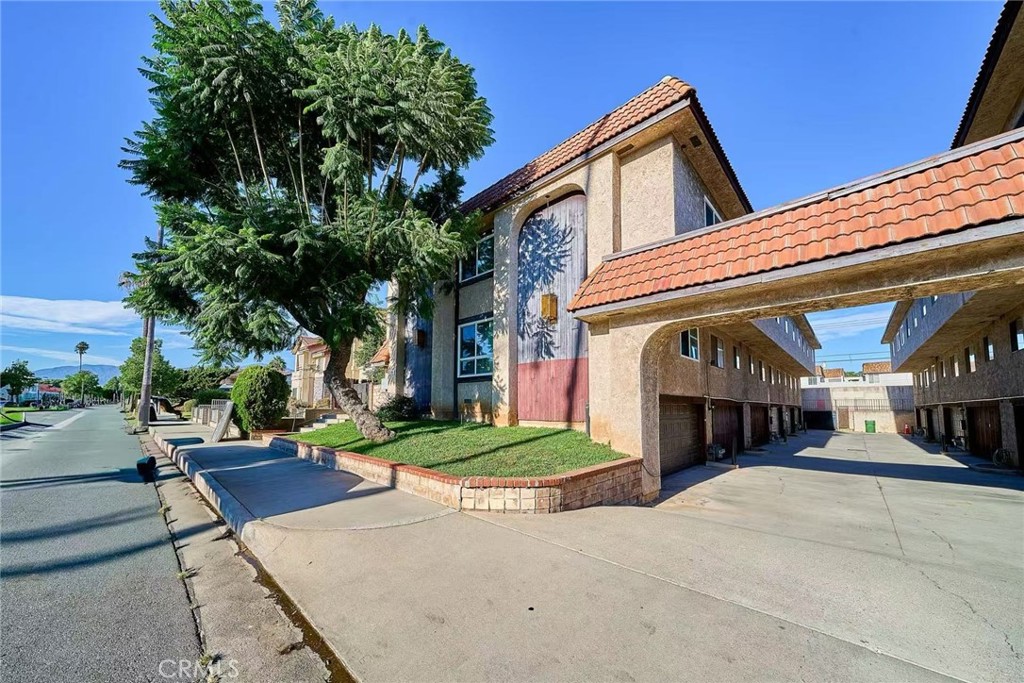 208 N Marguerita Avenue