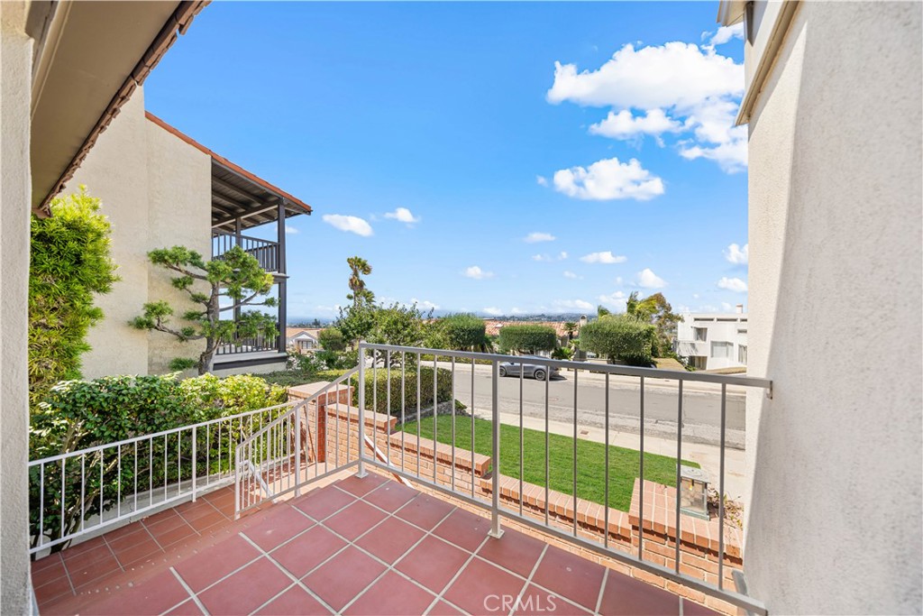 444 Via El Chico