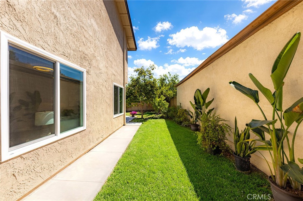 2416 Flora Street