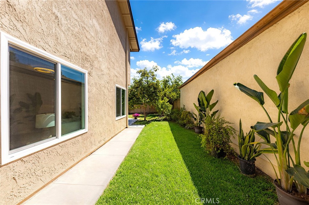 2416 Flora Street