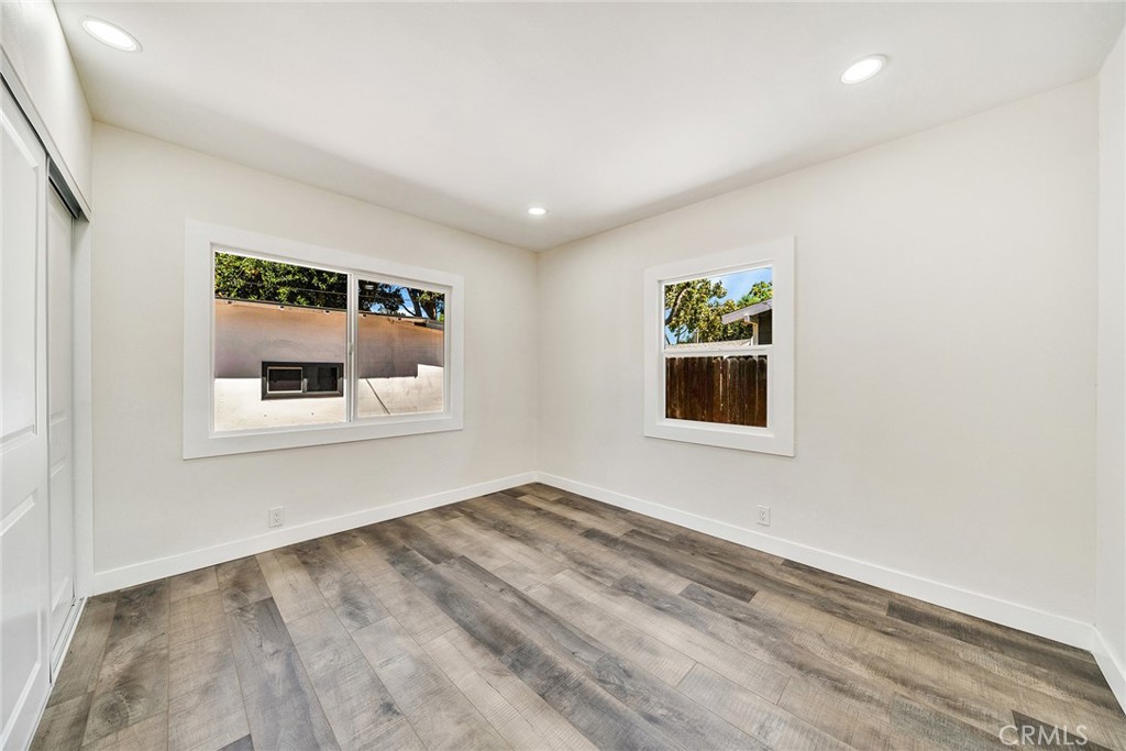 329 W Whiting Avenue