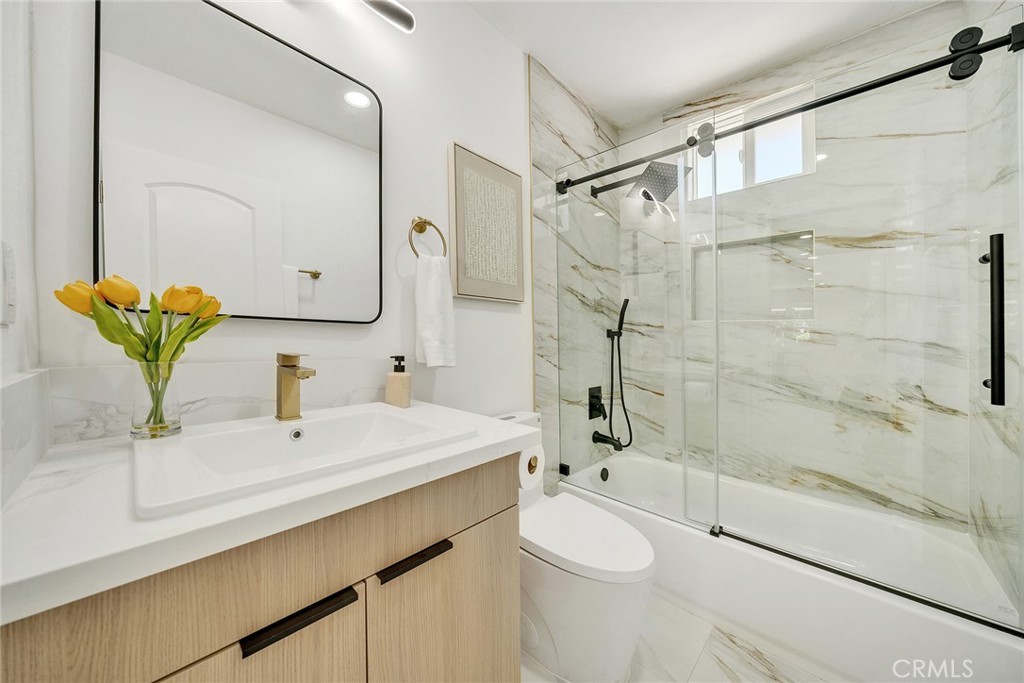 329 W Whiting Avenue