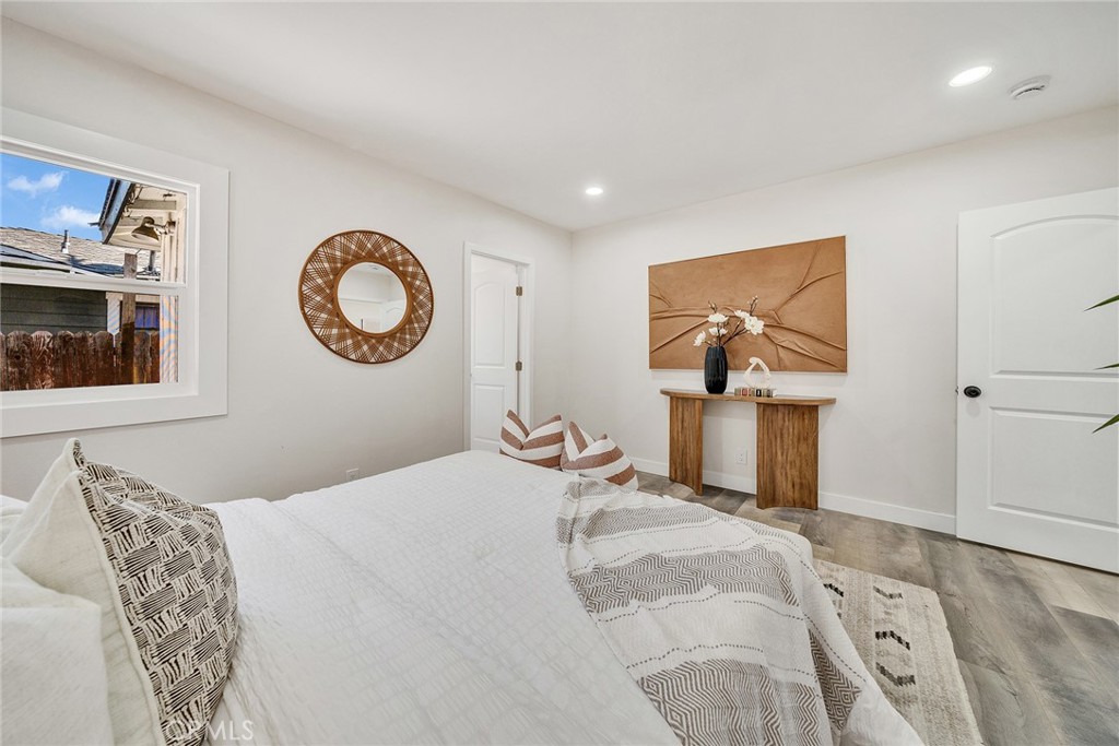 329 W Whiting Avenue