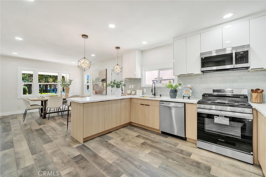329 W Whiting Avenue