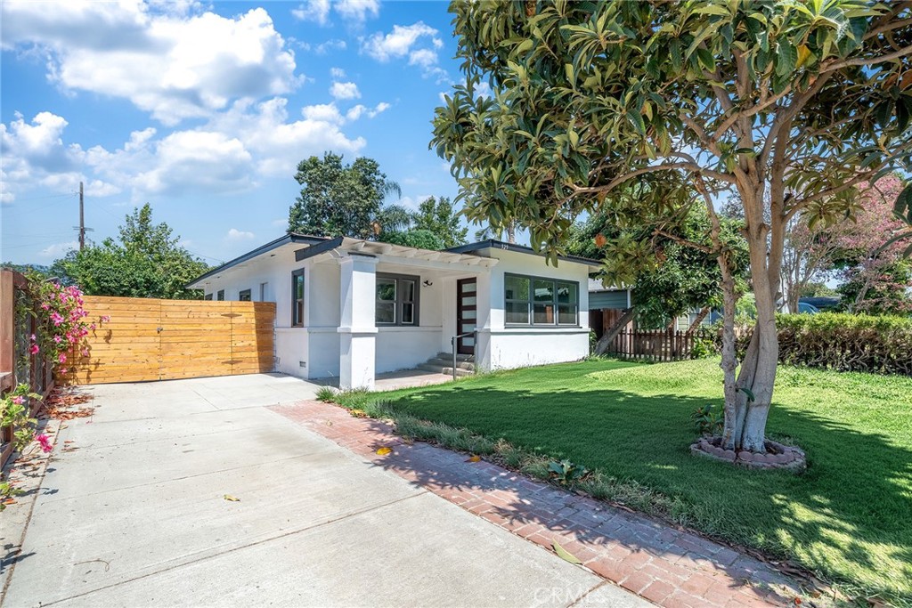 329 W Whiting Avenue