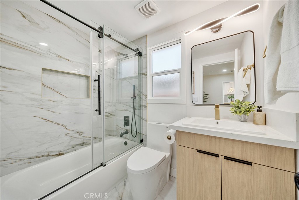 329 W Whiting Avenue