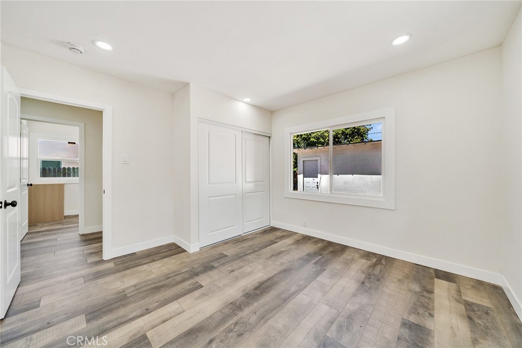329 W Whiting Avenue
