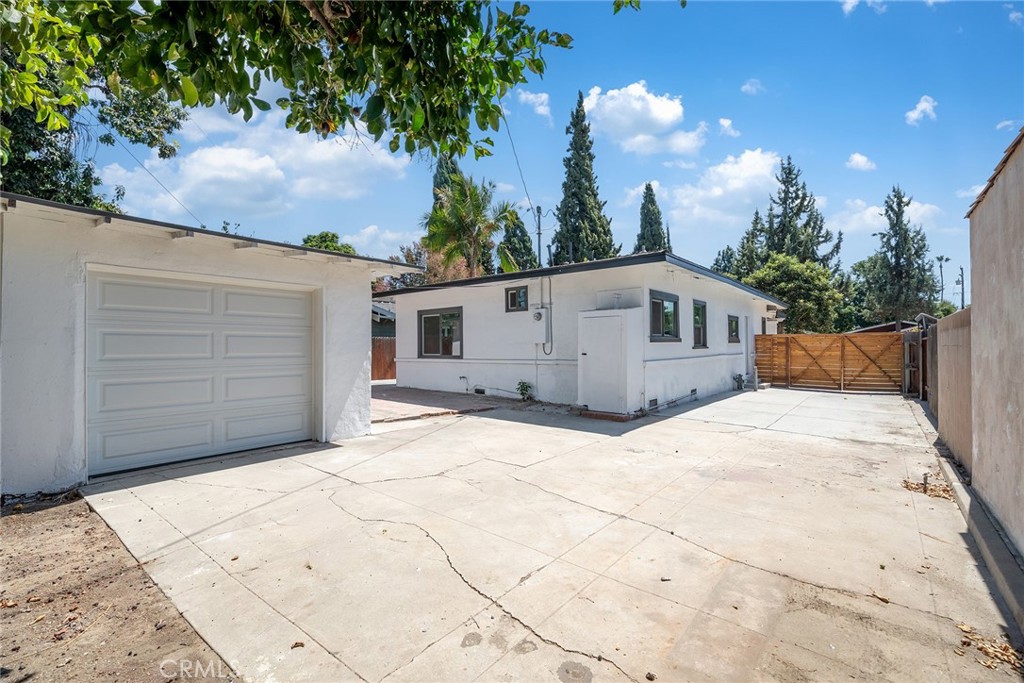329 W Whiting Avenue