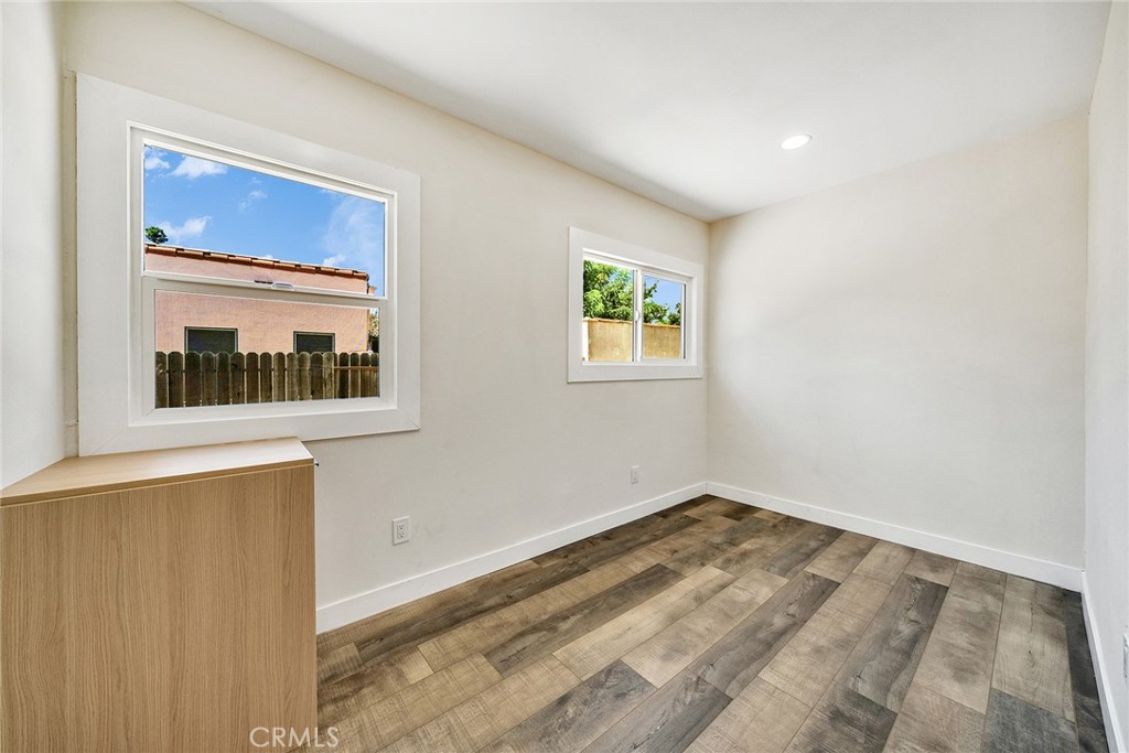 329 W Whiting Avenue