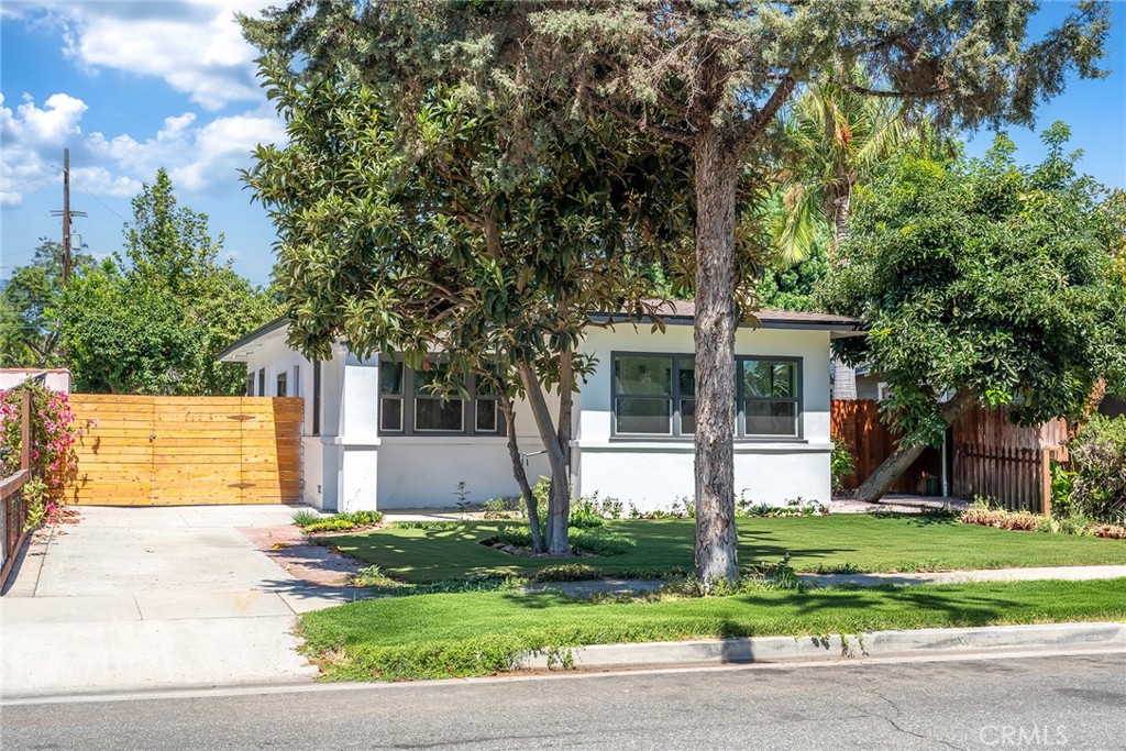 329 W Whiting Avenue