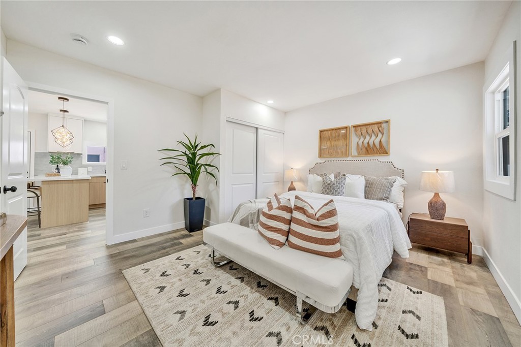 329 W Whiting Avenue