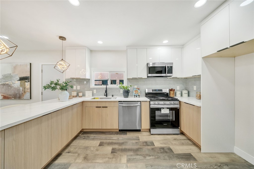 329 W Whiting Avenue