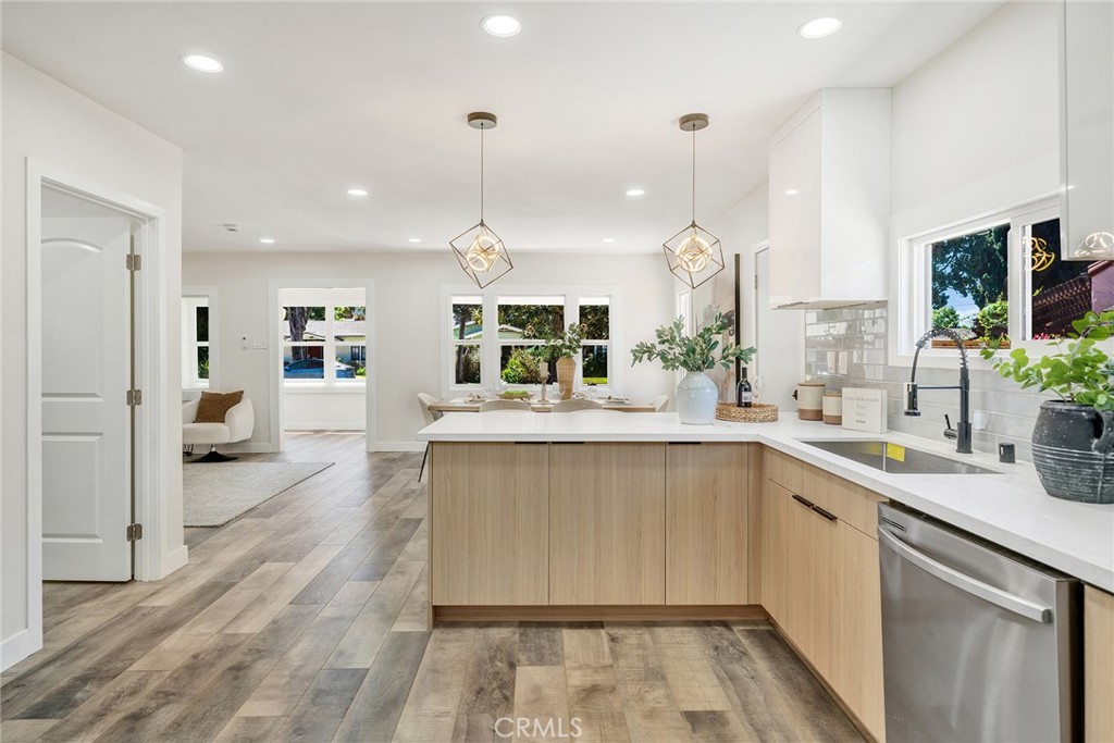 329 W Whiting Avenue