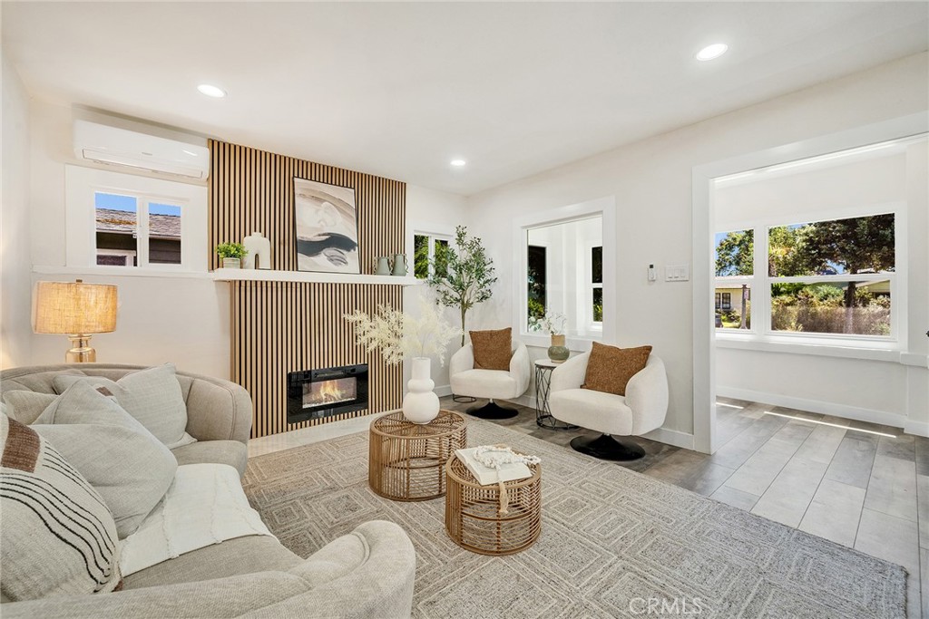 329 W Whiting Avenue