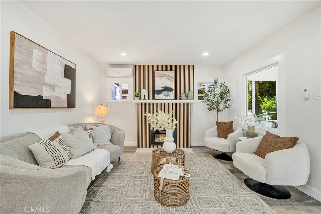329 W Whiting Avenue