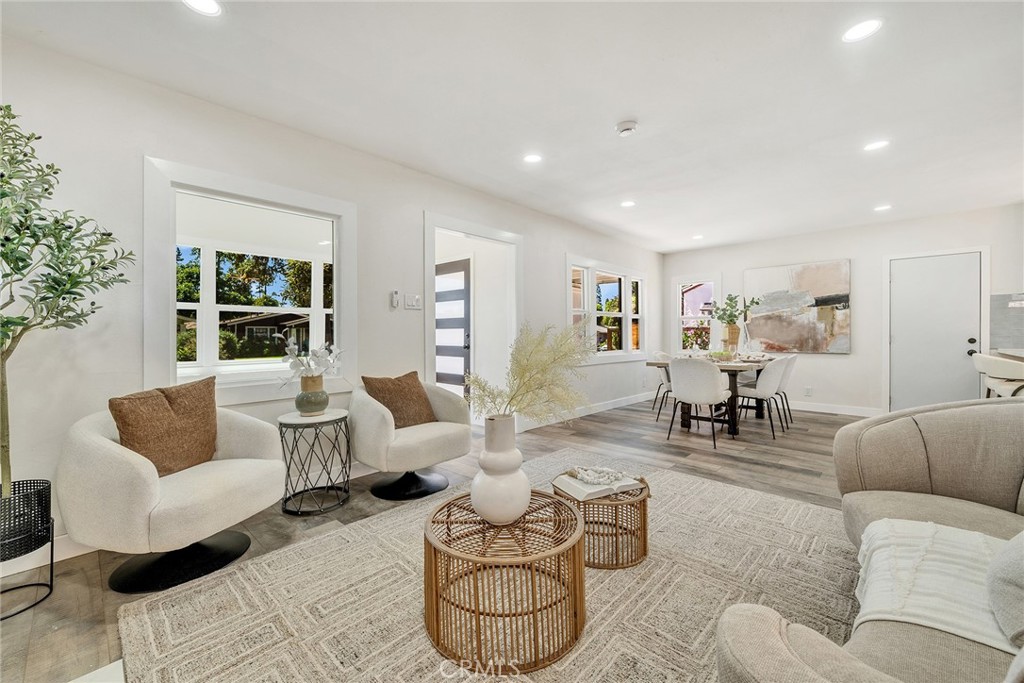 329 W Whiting Avenue