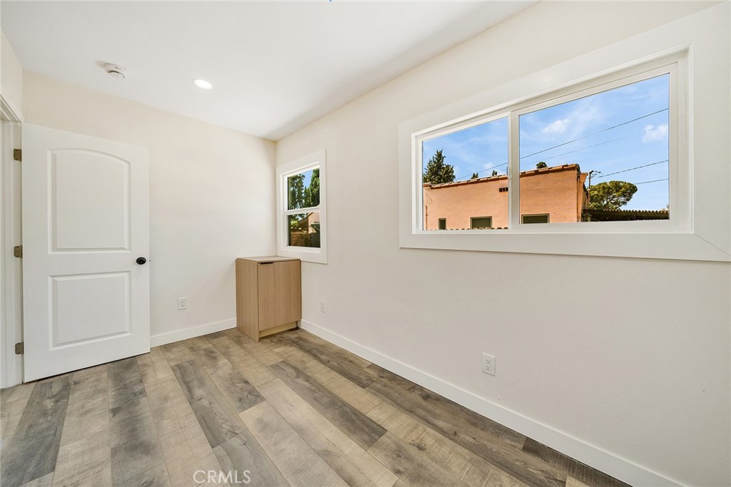 329 W Whiting Avenue