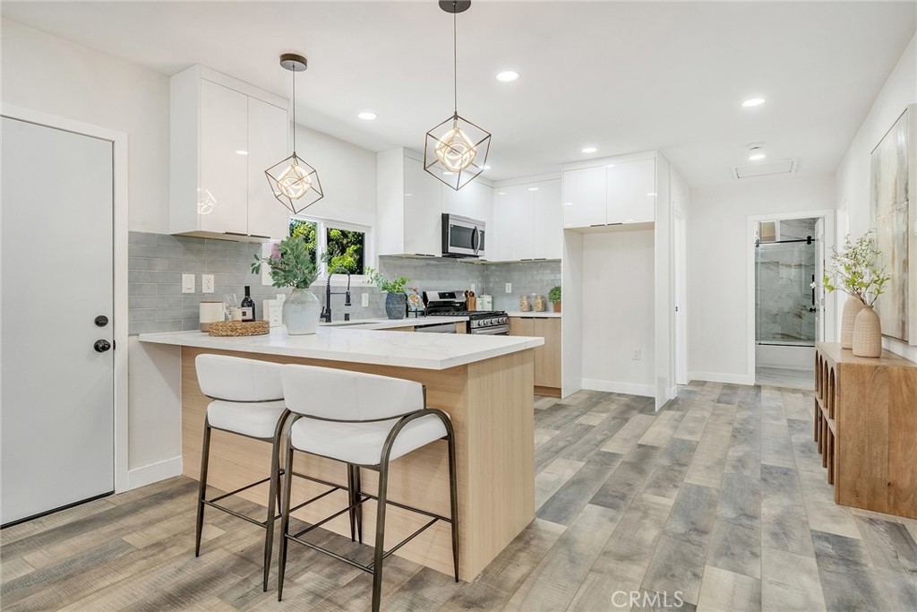 329 W Whiting Avenue