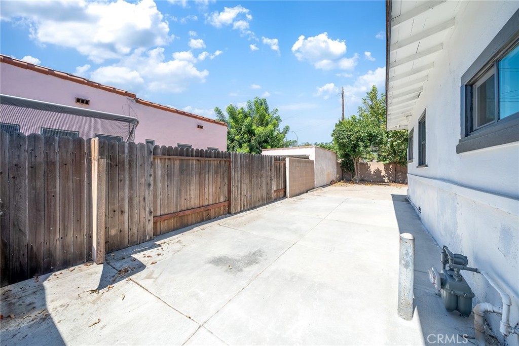 329 W Whiting Avenue