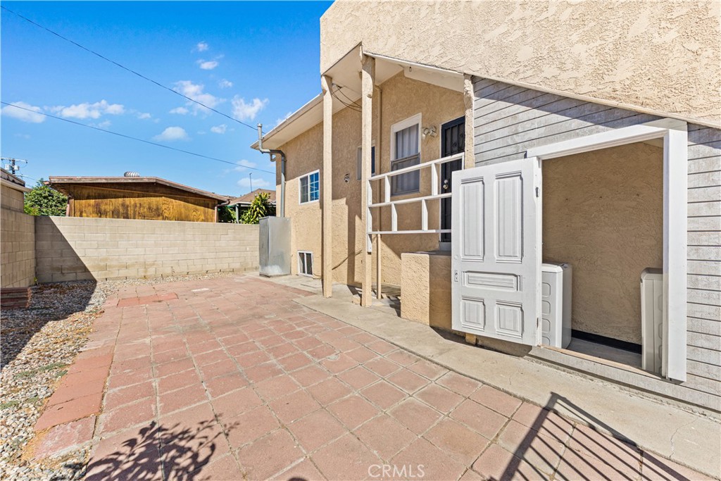 1147 S Westlake