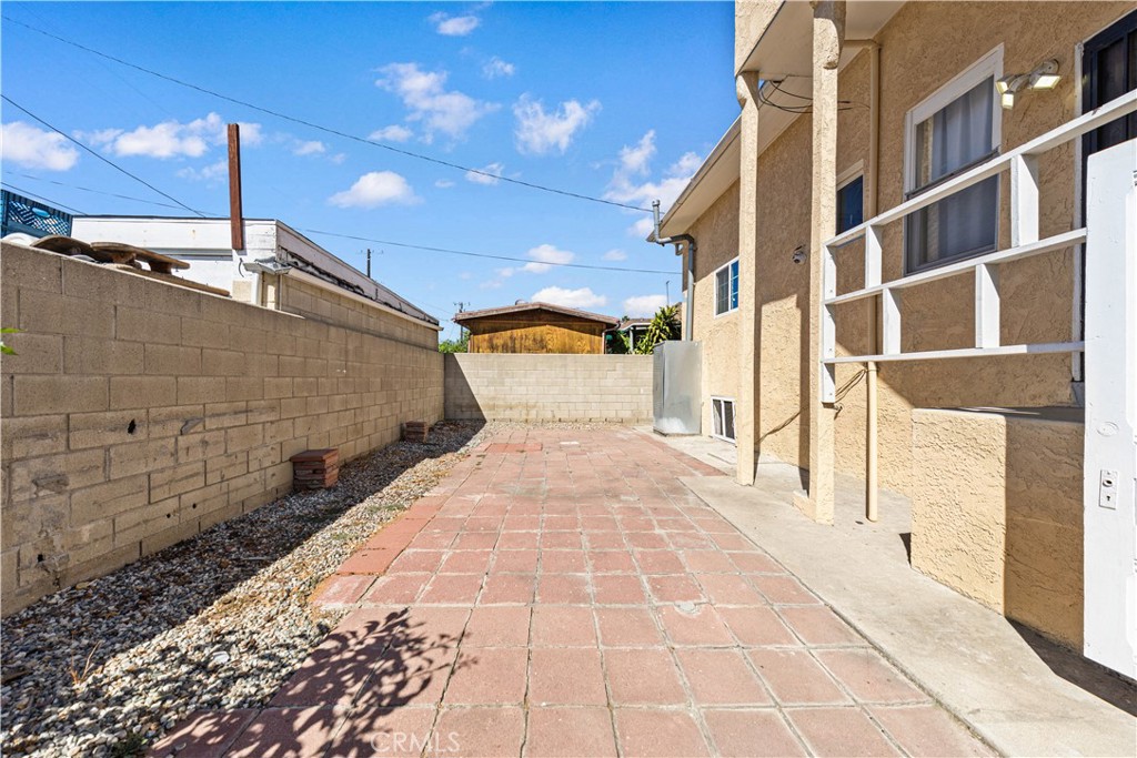 1147 S Westlake