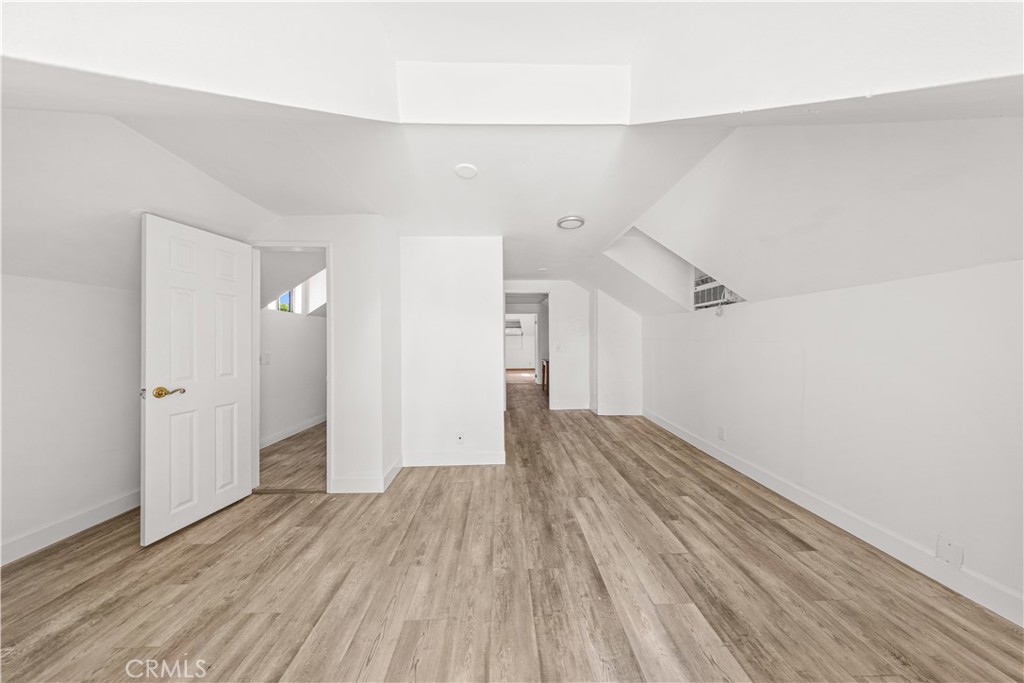 1147 S Westlake