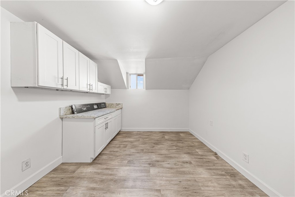 1147 S Westlake