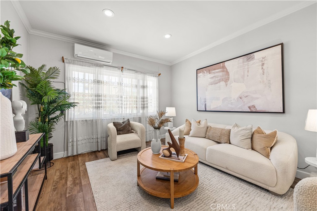 1147 S Westlake