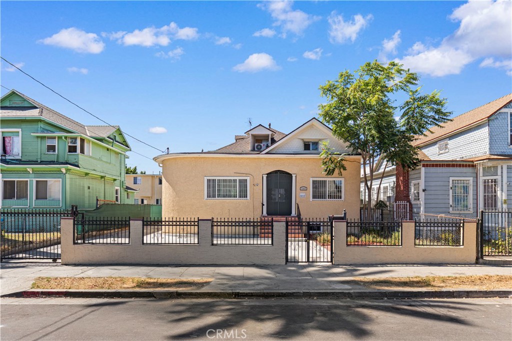 1147 S Westlake