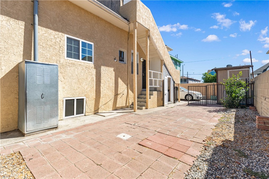 1147 S Westlake