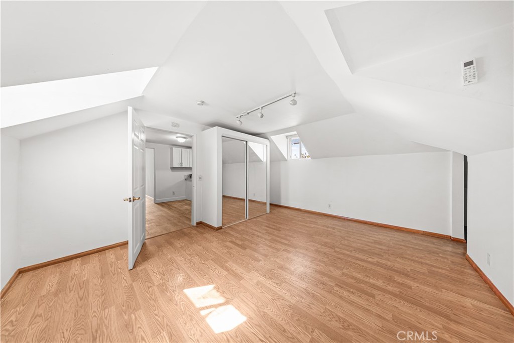 1147 S Westlake