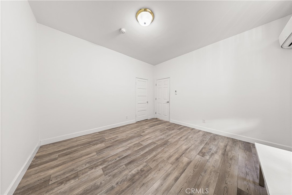 1147 S Westlake