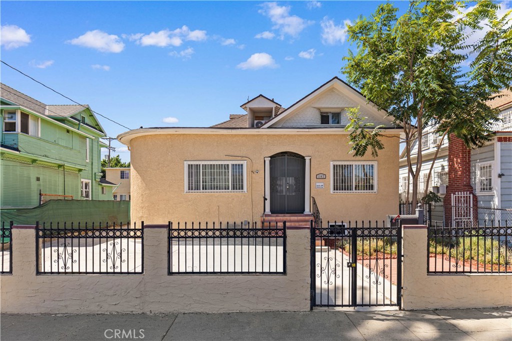 1147 S Westlake