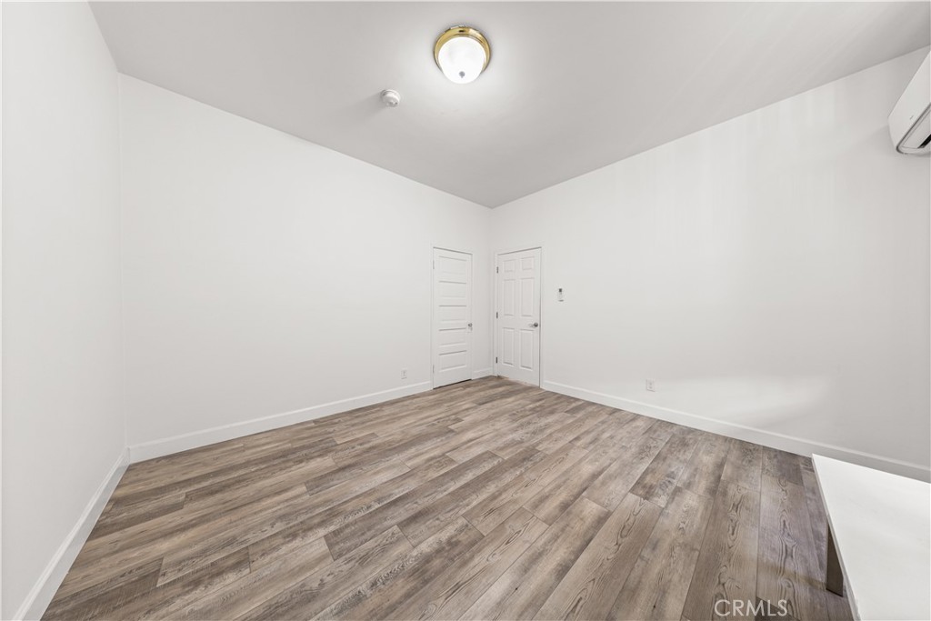 1147 S Westlake