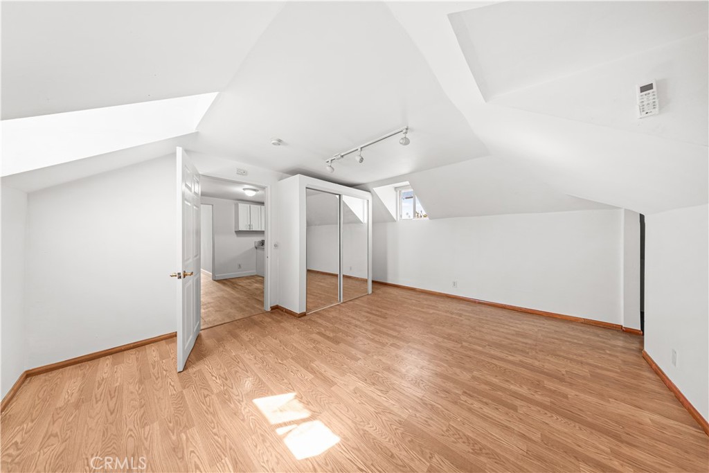 1147 S Westlake