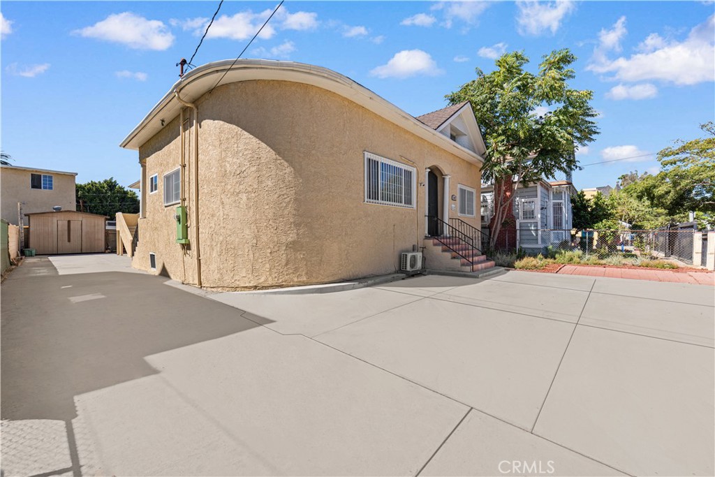 1147 S Westlake