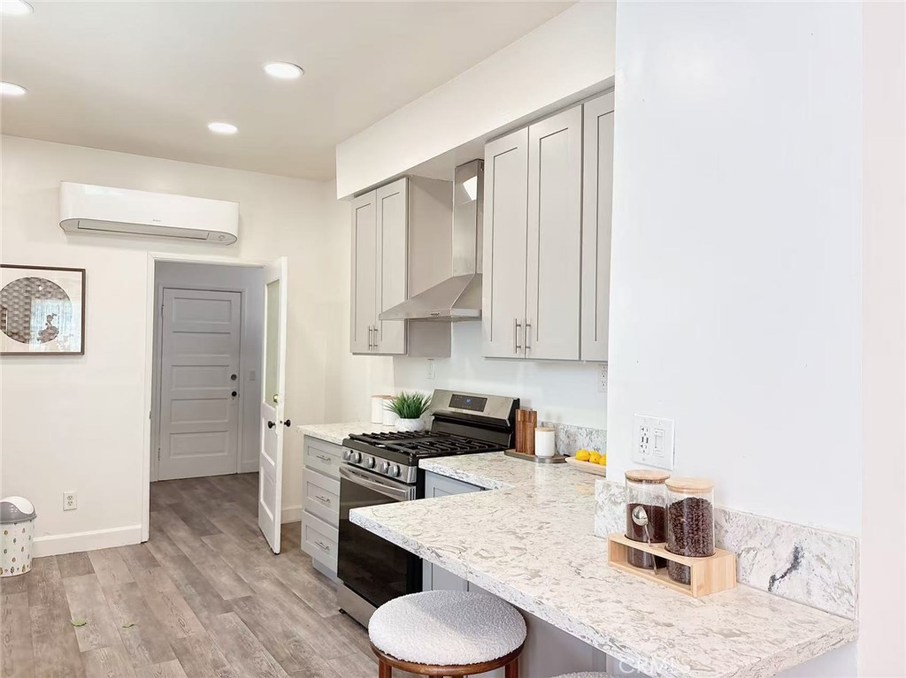 1147 S Westlake