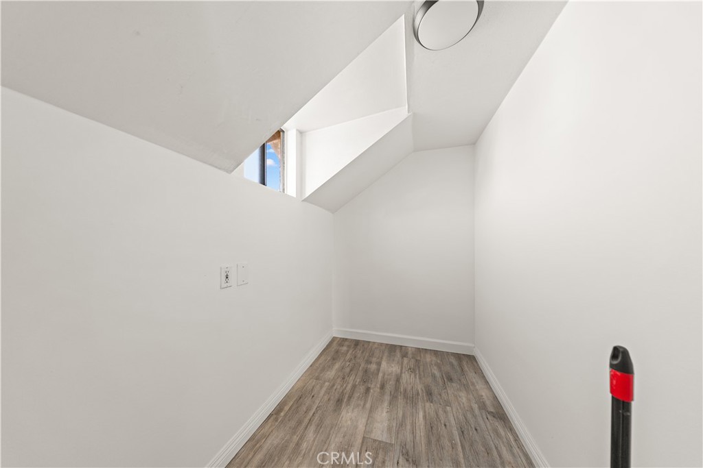 1147 S Westlake