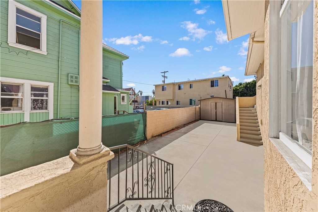 1147 S Westlake