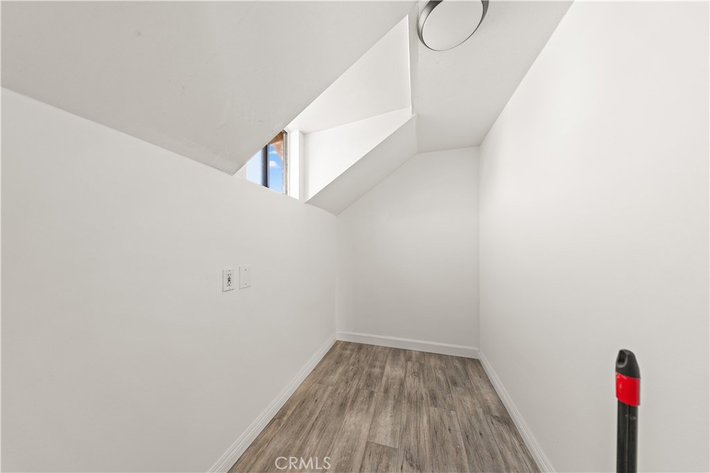 1147 S Westlake