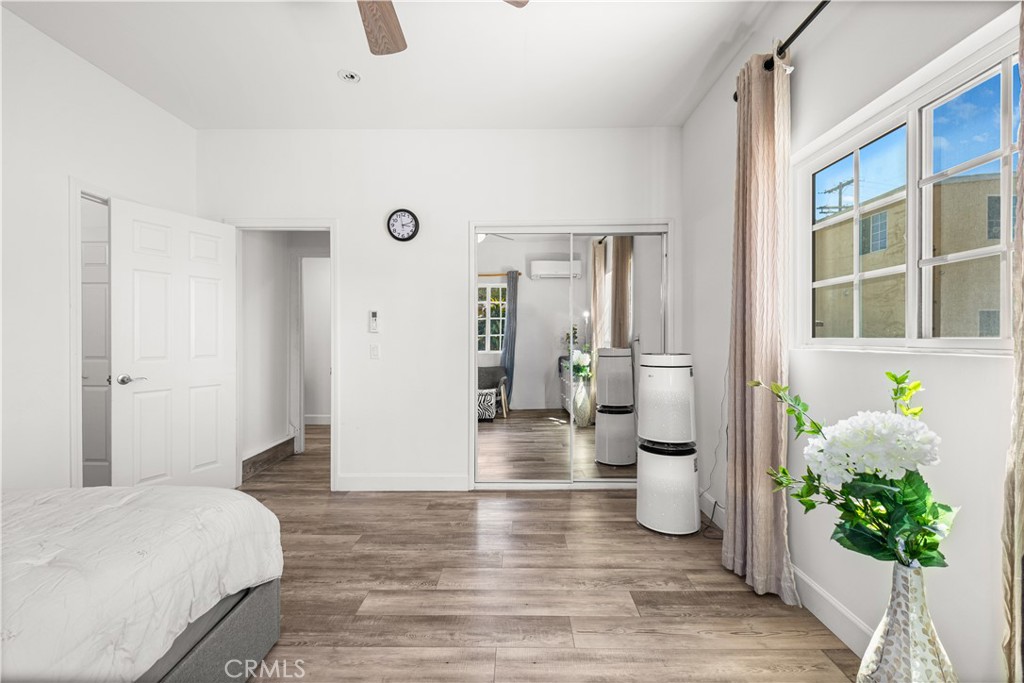 1147 S Westlake