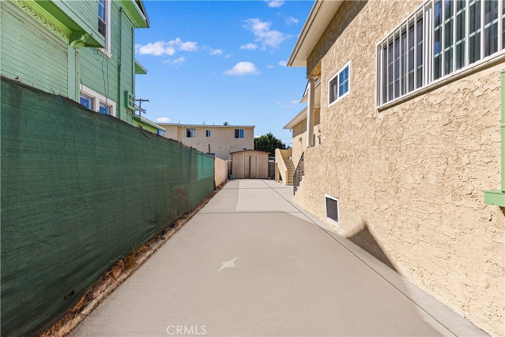 1147 S Westlake