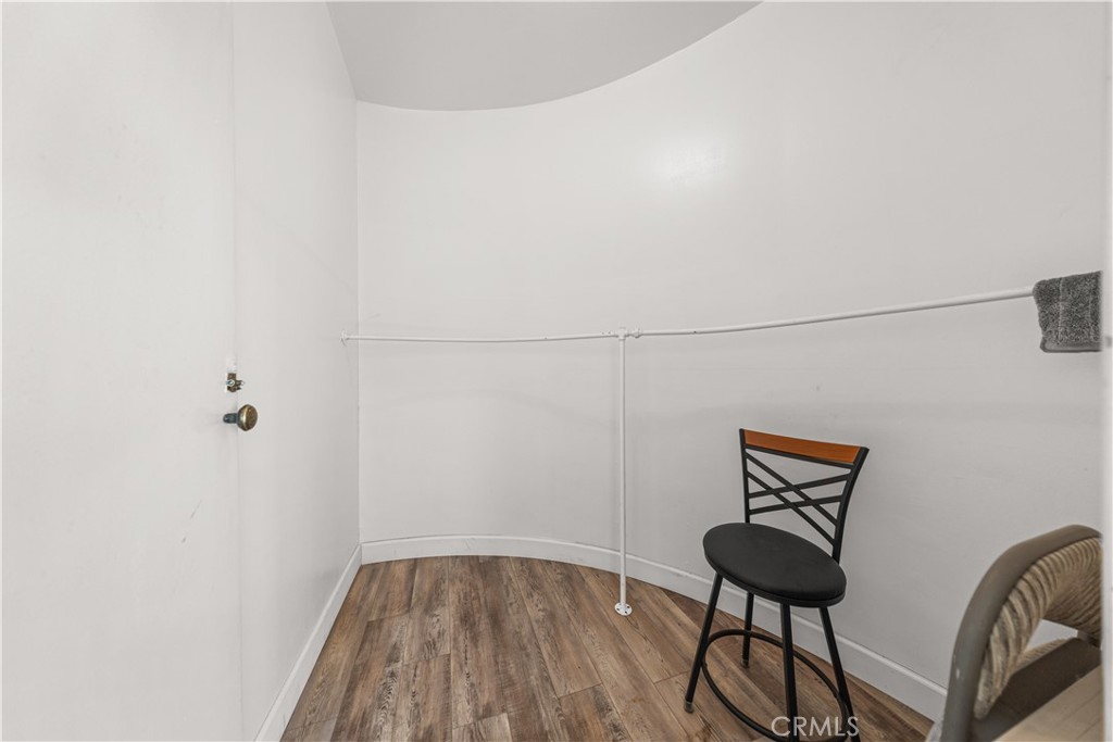 1147 S Westlake