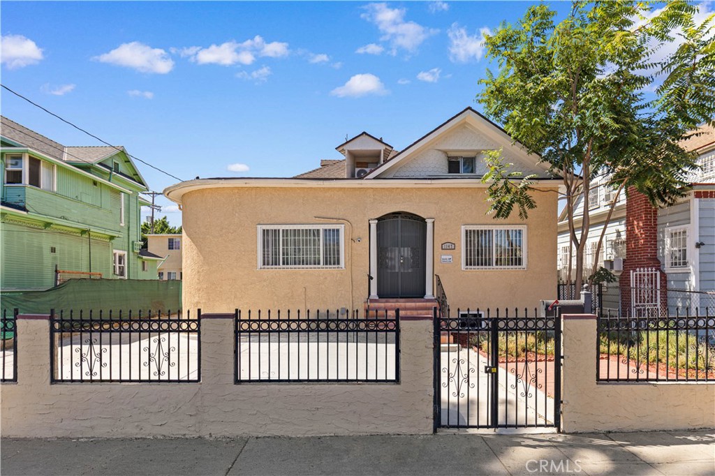 1147 S Westlake