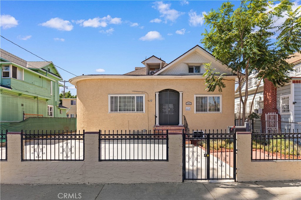1147 S Westlake