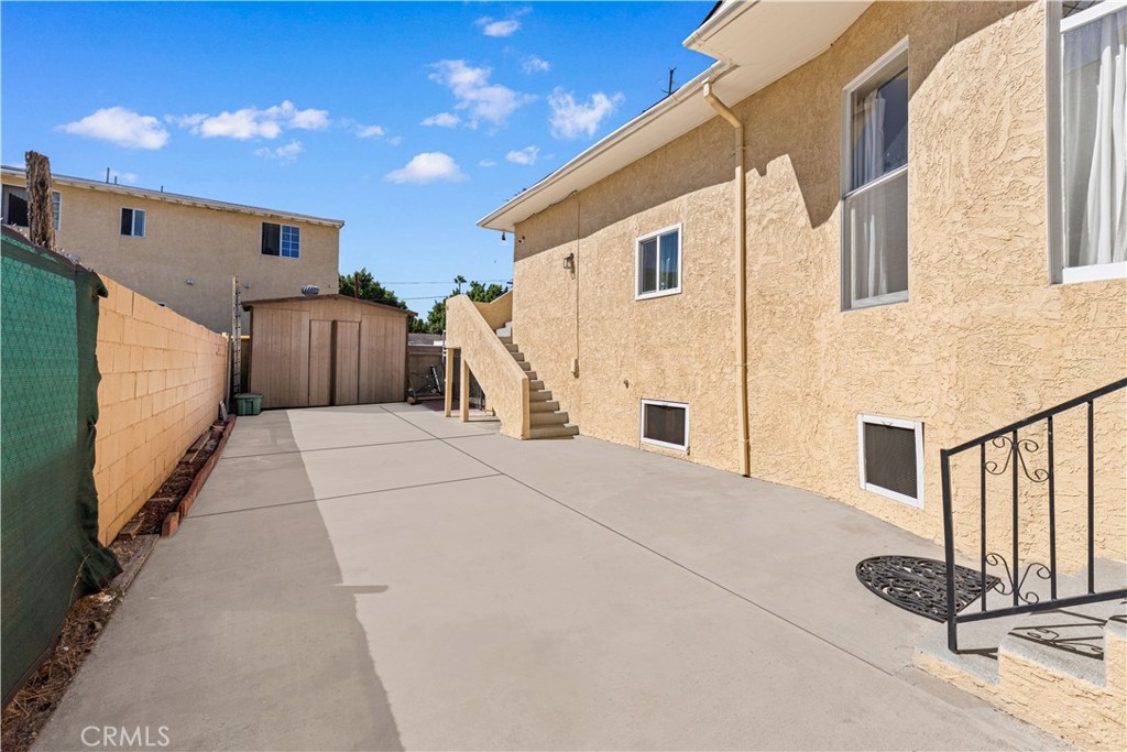 1147 S Westlake